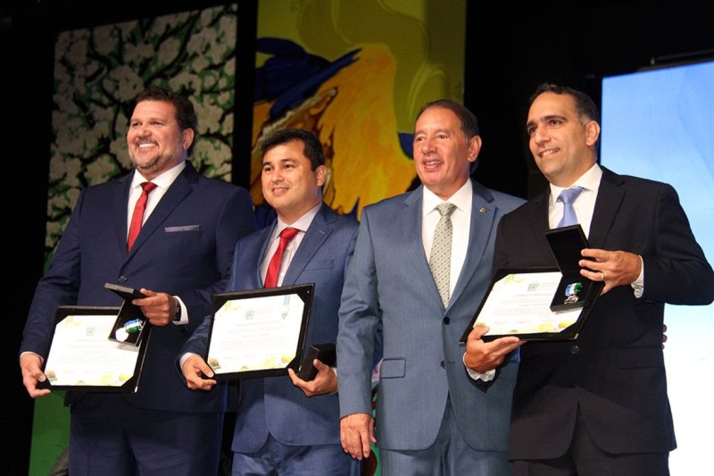 Numa festa pantaneira, ALEMS homenageia 81 pessoas que ajudam MS a crescer Numa festa pantaneira, ALEMS homenageia 81 pessoas que ajudam MS a crescer