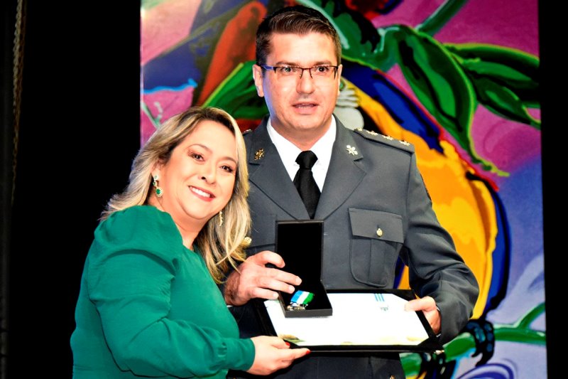 Numa festa pantaneira, ALEMS homenageia 81 pessoas que ajudam MS a crescer Numa festa pantaneira, ALEMS homenageia 81 pessoas que ajudam MS a crescer