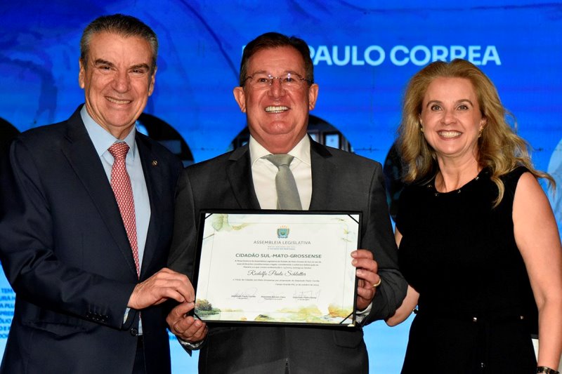 Numa festa pantaneira, ALEMS homenageia 81 pessoas que ajudam MS a crescer Numa festa pantaneira, ALEMS homenageia 81 pessoas que ajudam MS a crescer