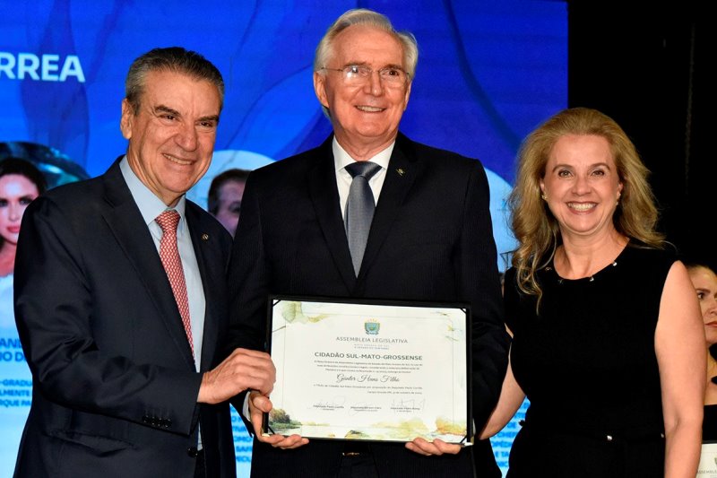 Numa festa pantaneira, ALEMS homenageia 81 pessoas que ajudam MS a crescer Numa festa pantaneira, ALEMS homenageia 81 pessoas que ajudam MS a crescer