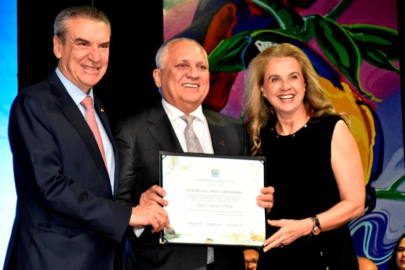Numa festa pantaneira, ALEMS homenageia 81 pessoas que ajudam MS a crescer Numa festa pantaneira, ALEMS homenageia 81 pessoas que ajudam MS a crescer