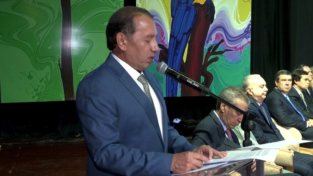 Numa festa pantaneira, ALEMS homenageia 81 pessoas que ajudam MS a crescer Numa festa pantaneira, ALEMS homenageia 81 pessoas que ajudam MS a crescer