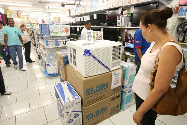 Calor faz país bater recorde de consumo de energia pelo segundo dia seguido Calor faz país bater recorde de consumo de energia pelo segundo dia seguido