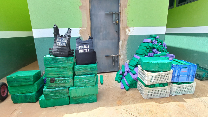 Ponta Porã: Ação conjunta da PM e PC apreendem mais de 1.500 quilos de maconha Ponta Porã: Ação conjunta da PM e PC apreendem mais de 1.500 quilos de maconha