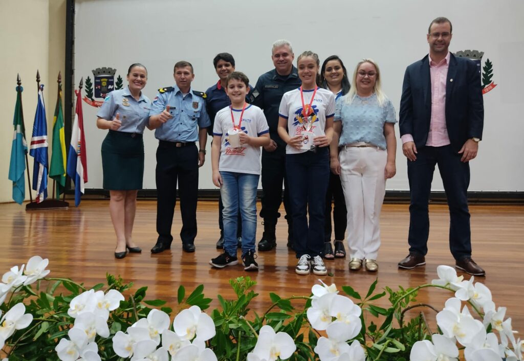 Proerd do 4⁰ BPM realiza formatura do 5⁰ ano da ELITE Rede de Ensino de Ponta Porã Proerd do 4⁰ BPM realiza formatura do 5⁰ ano da ELITE Rede de Ensino de Ponta Porã
