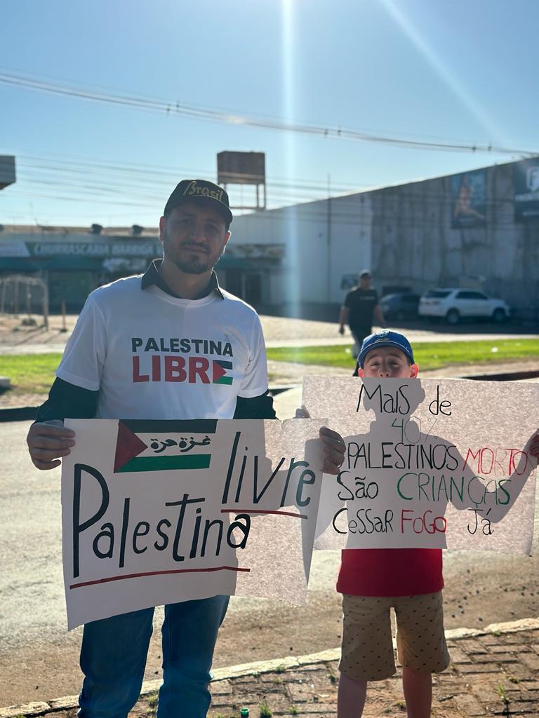 Mobilização histórica reúne mais de 250 pessoas em Ponta Porã pela paz na Palestina e fim dos massacres em Gaza Mobilização histórica reúne mais de 250 pessoas em Ponta Porã pela paz na Palestina e fim dos massacres em Gaza