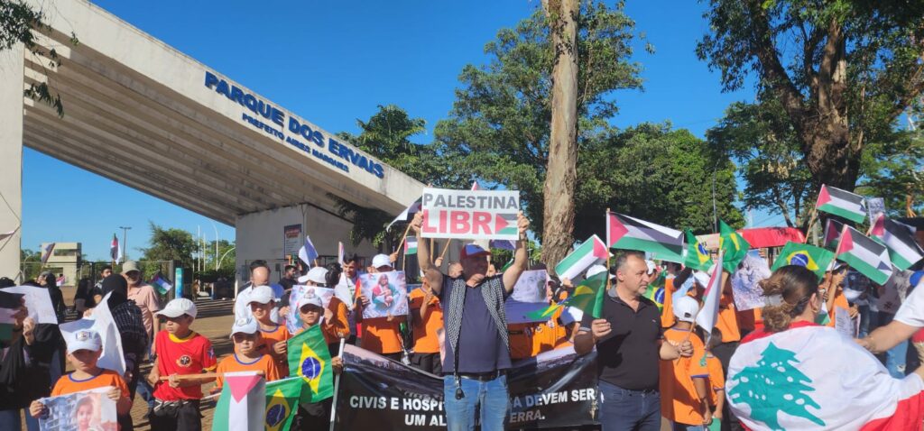 Mobilização histórica reúne mais de 250 pessoas em Ponta Porã pela paz na Palestina e fim dos massacres em Gaza Mobilização histórica reúne mais de 250 pessoas em Ponta Porã pela paz na Palestina e fim dos massacres em Gaza