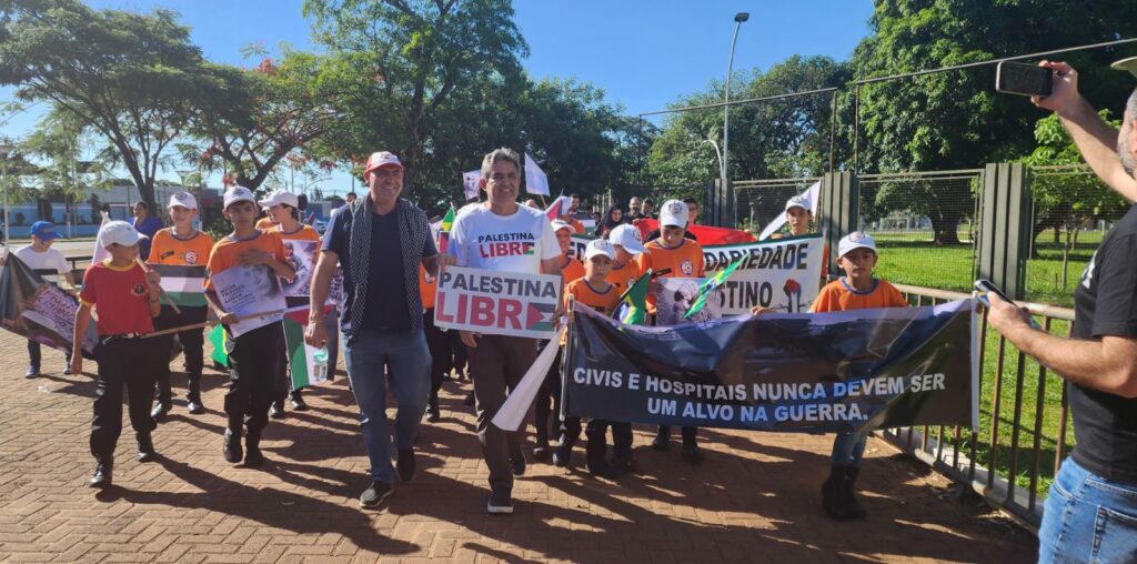 Mobilização histórica reúne mais de 250 pessoas em Ponta Porã pela paz na Palestina e fim dos massacres em Gaza Mobilização histórica reúne mais de 250 pessoas em Ponta Porã pela paz na Palestina e fim dos massacres em Gaza