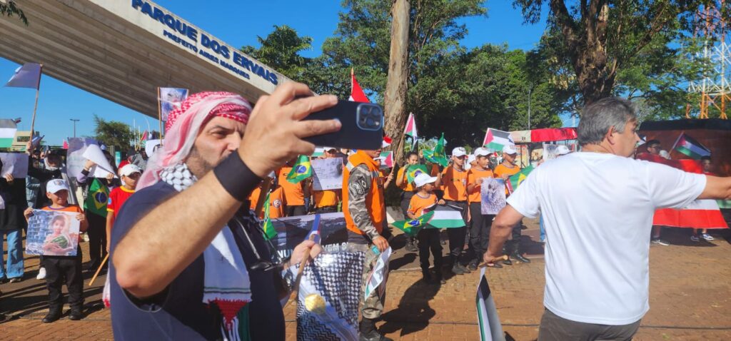 Mobilização histórica reúne mais de 250 pessoas em Ponta Porã pela paz na Palestina e fim dos massacres em Gaza Mobilização histórica reúne mais de 250 pessoas em Ponta Porã pela paz na Palestina e fim dos massacres em Gaza