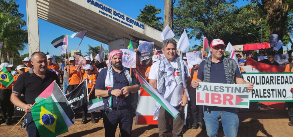 Mobilização histórica reúne mais de 250 pessoas em Ponta Porã pela paz na Palestina e fim dos massacres em Gaza Mobilização histórica reúne mais de 250 pessoas em Ponta Porã pela paz na Palestina e fim dos massacres em Gaza