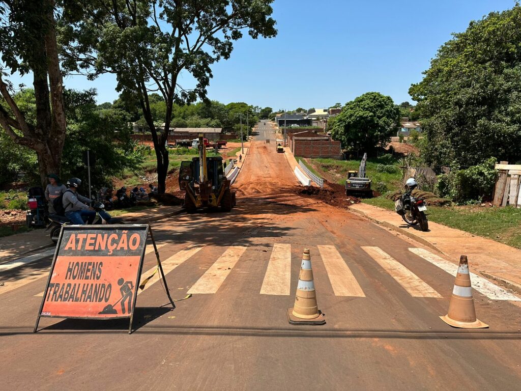 Ponta Porã: Rua Alferneiros está interditada para reparo Ponta Porã: Rua Alferneiros está interditada para reparo