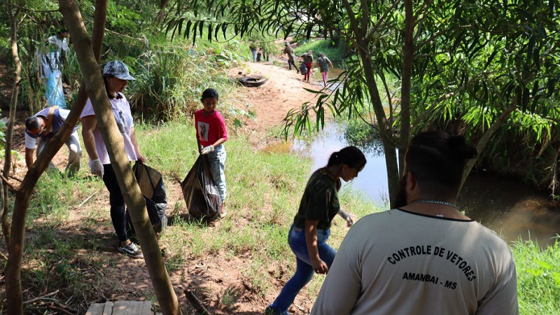 Em Amambai alunos, servidores e militares realizam ação de preservação ambiental no Córrego Retiro Em Amambai alunos, servidores e militares realizam ação de preservação ambiental no Córrego Retiro