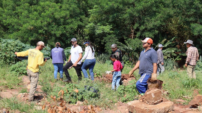 Em Amambai alunos, servidores e militares realizam ação de preservação ambiental no Córrego Retiro Em Amambai alunos, servidores e militares realizam ação de preservação ambiental no Córrego Retiro