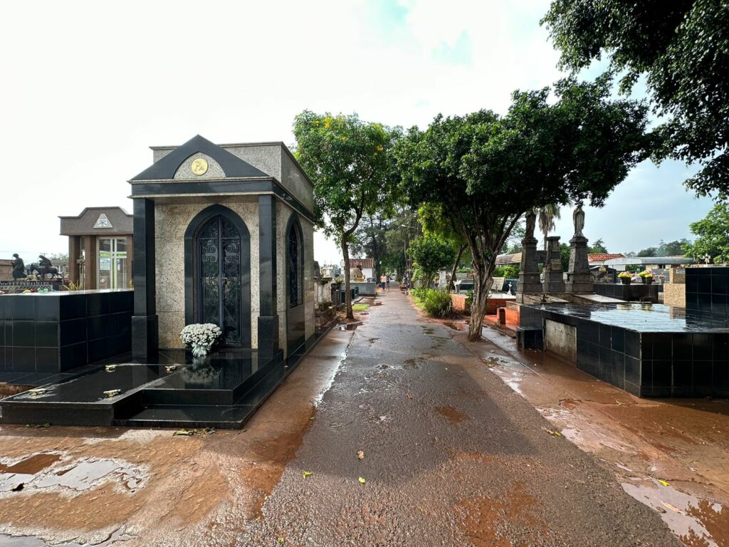 Ponta Porã: Cemitérios municipais estão prontos para feriado de finados Ponta Porã: Cemitérios municipais estão prontos para feriado de finados