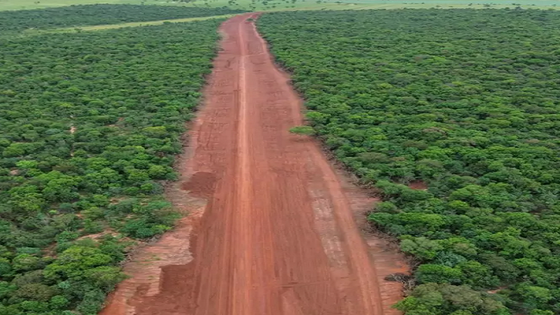 Prefeitura de Amambai se empenha na reconstrução da Estrada do Chorro Prefeitura de Amambai se empenha na reconstrução da Estrada do Chorro
