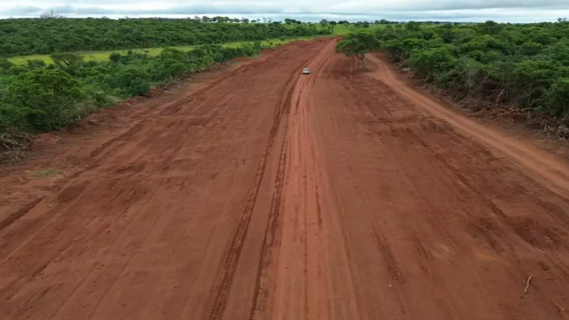 Prefeitura de Amambai se empenha na reconstrução da Estrada do Chorro Prefeitura de Amambai se empenha na reconstrução da Estrada do Chorro