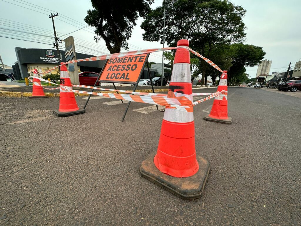 Placas de sinalização de obras são atacadas por marginais em Ponta Porã Placas de sinalização de obras são atacadas por marginais em Ponta Porã
