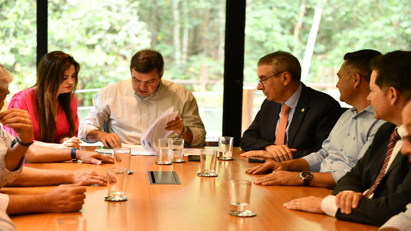 Com Riedel e prefeitos, Paulo Corrêa assina repasse de R$5,2 milhões ao Conisul