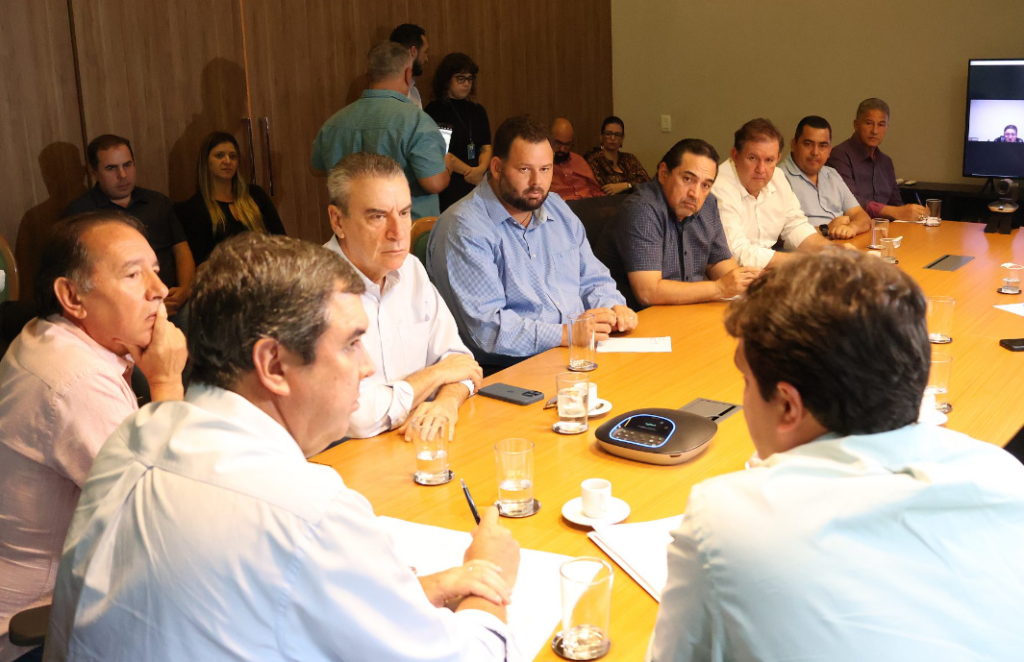 Lei do Pantanal: governo de MS se reúne com prefeitos pantaneiros e produtores Lei do Pantanal: governo de MS se reúne com prefeitos pantaneiros e produtores