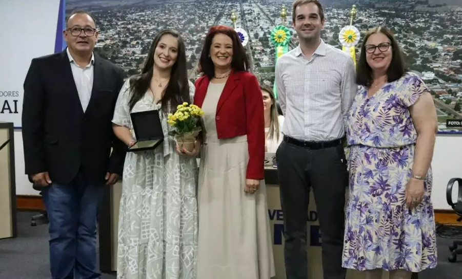 Educadores destaques de Amambai são homenageados na Sessão Solene “Professora Viviane Scalon Fachin”