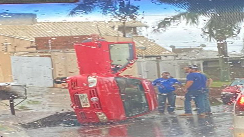 Ponta Porã: Senhora capota veículo na Vila Reno após mal súbito Ponta Porã: Senhora capota veículo na Vila Reno após mal súbito