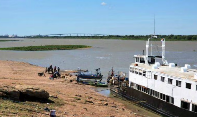 El barco Aquidabán realiza su último atraco en el puerto de Concepción, tras casi 50 años