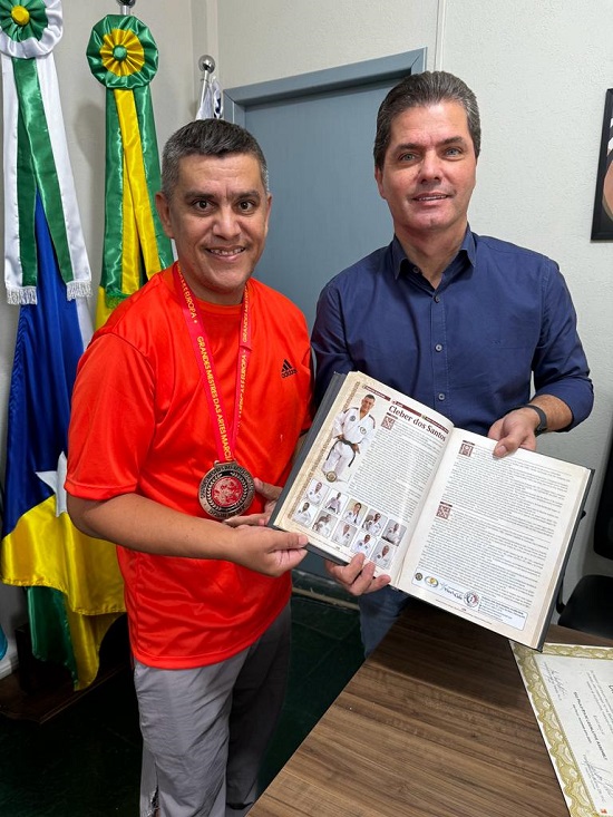 Cleber Pereira, destaque no livro Grandes Mestres – 14 ª edição, reúne-se com prefeito de Maracaju, no MS