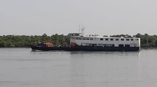 El barco Aquidabán realiza su último atraco en el puerto de Concepción, tras casi 50 años