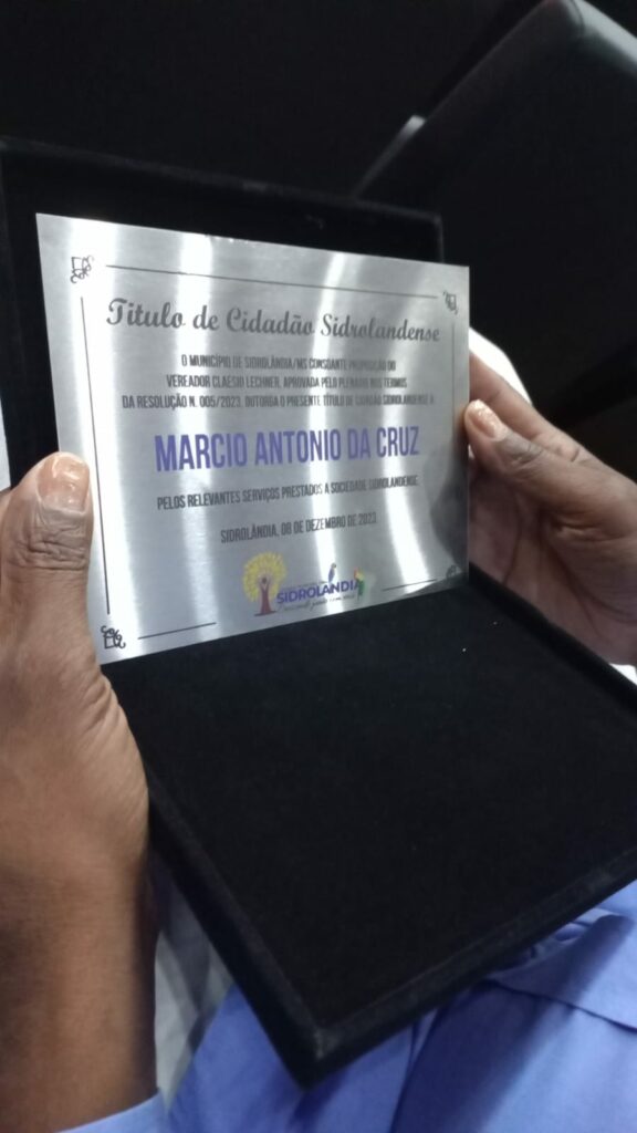 Márcio Cruz recebe título de Cidadão Sidrolandense Márcio Cruz recebe título de Cidadão Sidrolandense