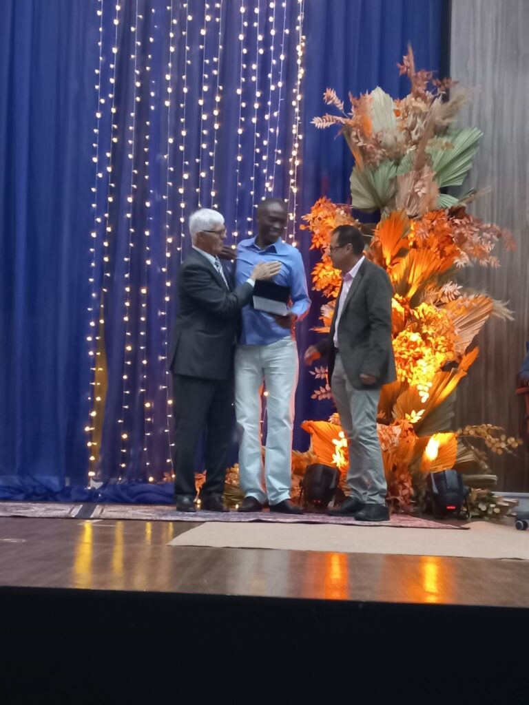 Márcio Cruz recebe título de Cidadão Sidrolandense Márcio Cruz recebe título de Cidadão Sidrolandense