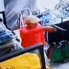 Pedro Juan Caballero: Loja é assaltada e suspeitos são flagrados por câmeras de segurança Pedro Juan Caballero: Loja é assaltada e suspeitos são flagrados por câmeras de segurança