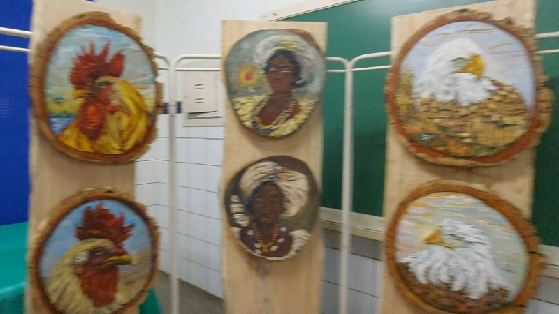 Artesã e escultora Araci Vendramini foi destaque da Feira Cultural em escola de Sete Quedas Artesã e escultora Araci Vendramini foi destaque da Feira Cultural em escola de Sete Quedas