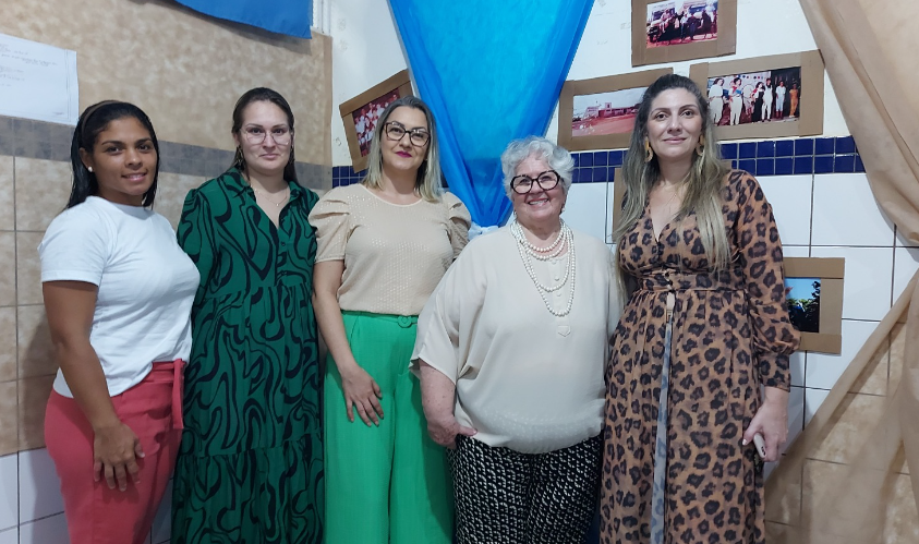 Artesã e escultora Araci Vendramini foi destaque da Feira Cultural em escola de Sete Quedas Artesã e escultora Araci Vendramini foi destaque da Feira Cultural em escola de Sete Quedas