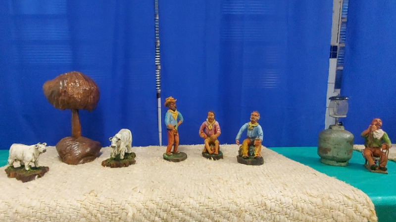 Artesã e escultora Araci Vendramini foi destaque da Feira Cultural em escola de Sete Quedas Artesã e escultora Araci Vendramini foi destaque da Feira Cultural em escola de Sete Quedas