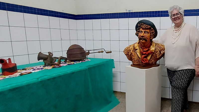 Artesã e escultora Araci Vendramini foi destaque da Feira Cultural em escola de Sete Quedas Artesã e escultora Araci Vendramini foi destaque da Feira Cultural em escola de Sete Quedas