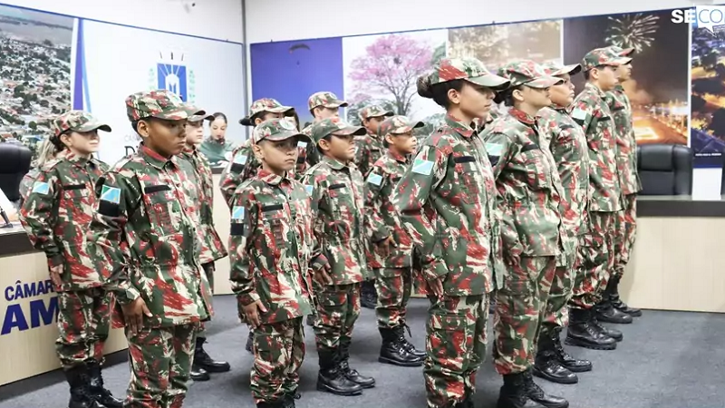 Amambai: Projeto Florestinha forma novos cabos em cerimônia militar Amambai: Projeto Florestinha forma novos cabos em cerimônia militar