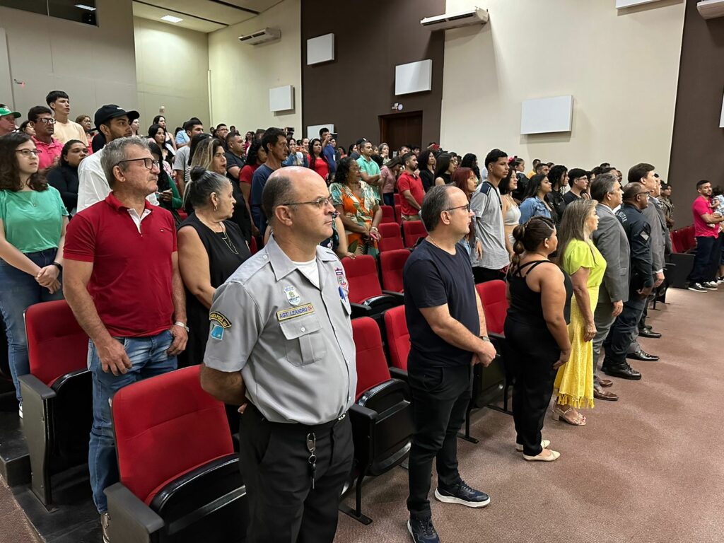 Escola de Trânsito forma novos agentes mirins em Ponta Porã Escola de Trânsito forma novos agentes mirins em Ponta Porã