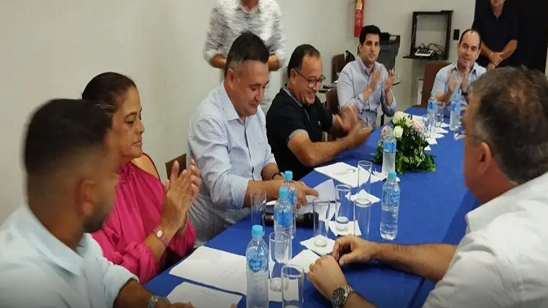 Prefeito de Aral Moreira assume presidência do Consórcio de Municípios Sul-Fronteira Prefeito de Aral Moreira assume presidência do Consórcio de Municípios Sul-Fronteira