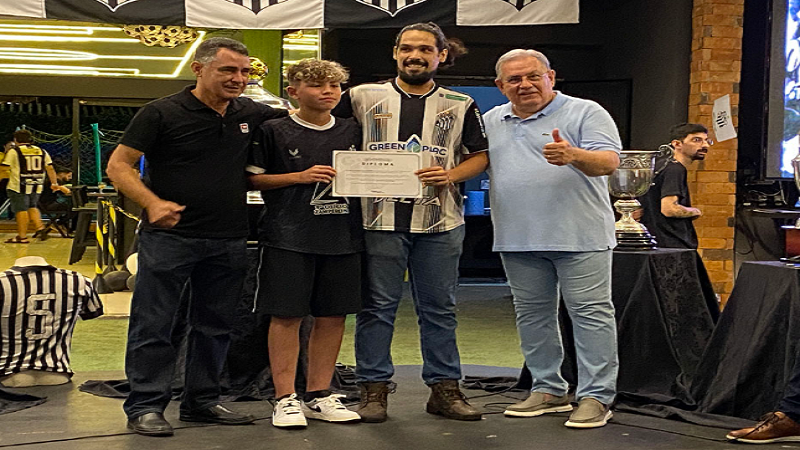 Galo apresenta uniforme que exalta primeiro título estadual de 1974 Galo apresenta uniforme que exalta primeiro título estadual de 1974