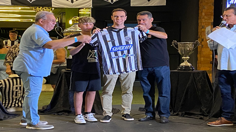 Galo apresenta uniforme que exalta primeiro título estadual de 1974 Galo apresenta uniforme que exalta primeiro título estadual de 1974