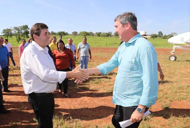 Riedel entrega investimentos em setores estruturantes de Inocência e Paranaíba Riedel entrega investimentos em setores estruturantes de Inocência e Paranaíba