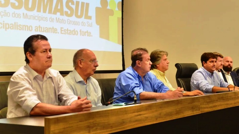 Eduardo Campos discute ações estratégicas com prefeitos e secretários de Estado