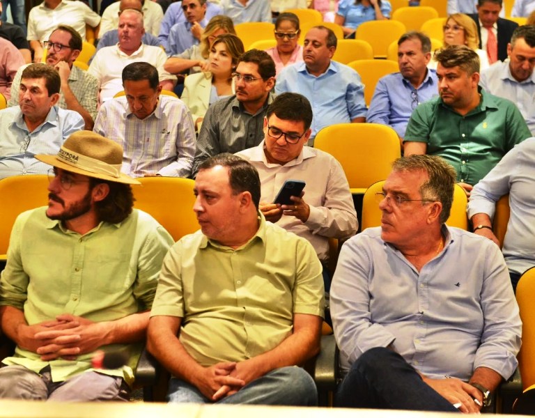 Eduardo Campos discute ações estratégicas com prefeitos e secretários de Estado