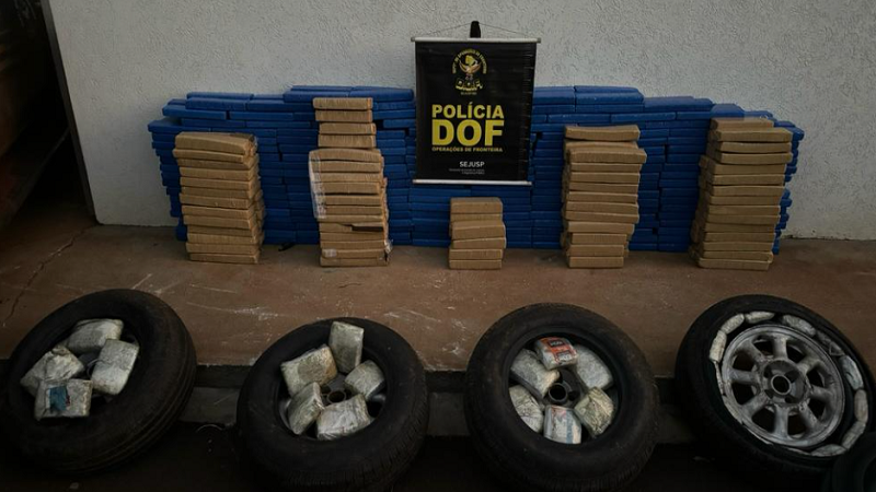 Polícia apreende mais de 430 quilos de droga em Maracaju Polícia apreende mais de 430 quilos de droga em Maracaju