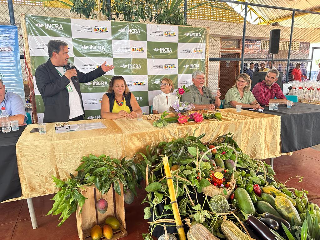 Entrega de títulos de propriedade ao PA Jiboia é celebrada com emoção e união Entrega de títulos de propriedade ao PA Jiboia é celebrada com emoção e união