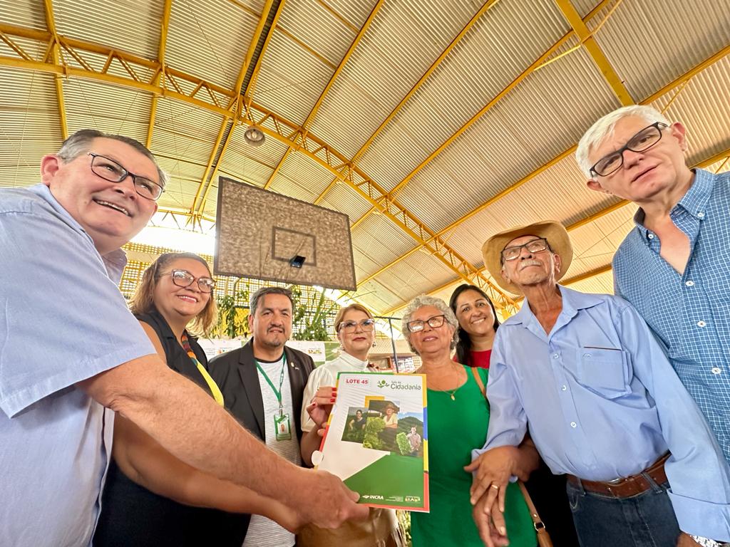 Entrega de títulos de propriedade ao PA Jiboia é celebrada com emoção e união Entrega de títulos de propriedade ao PA Jiboia é celebrada com emoção e união