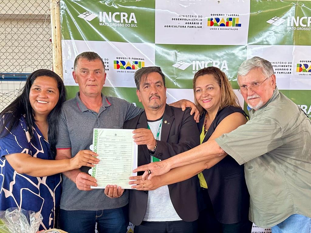 Entrega de títulos de propriedade ao PA Jiboia é celebrada com emoção e união Entrega de títulos de propriedade ao PA Jiboia é celebrada com emoção e união