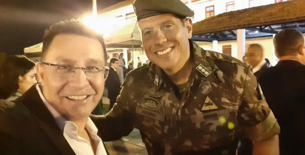 Ponta Porã: Diretor do site Pontaporainforma recebeu diploma " Amigo do Onze" Ponta Porã: Diretor do site Pontaporainforma recebeu diploma " Amigo do Onze"