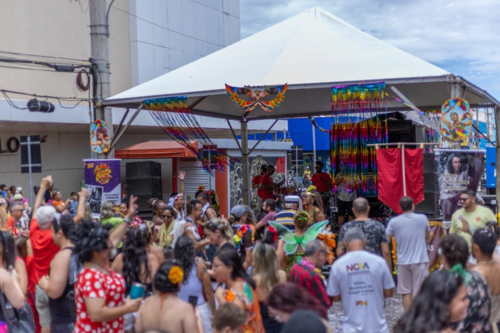 Bloco "As Depravadas" convida para muita ‘Paz & Amor & Alegria & Carnaval’ no dia 3 de fevereiro Bloco "As Depravadas" convida para muita ‘Paz & Amor & Alegria & Carnaval’ no dia 3 de fevereiro