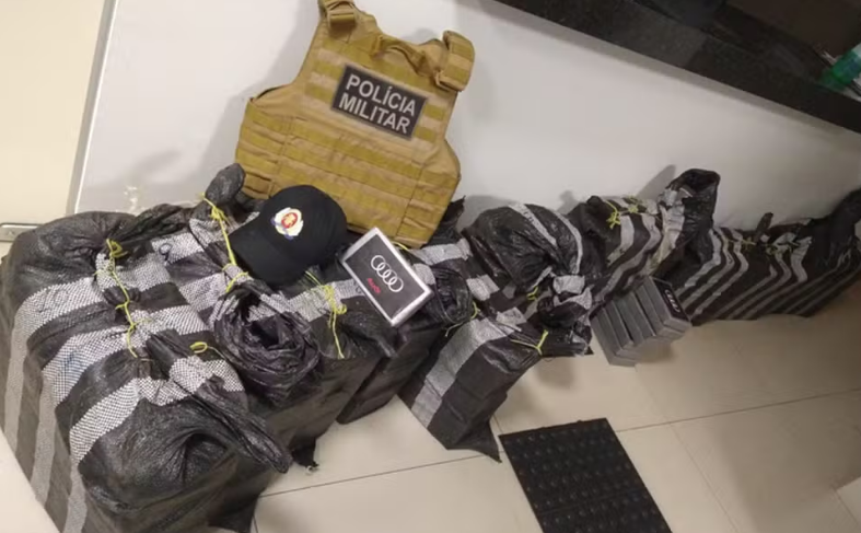 Avião com quase meia tonelada de cocaína faz pouso de emergência e piloto é preso Avião com quase meia tonelada de cocaína faz pouso de emergência e piloto é preso